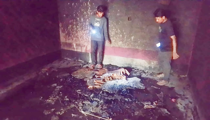 ঝিনাইদহে বিএনপির কার্যালয়ে আগুন, ককটেল বিস্ফোরণ