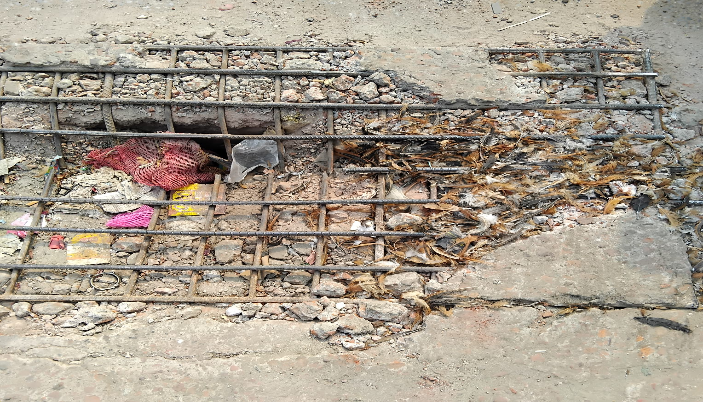 ঢাকা ২ কামরাঙ্গীরচর মুনসাহাটি এলাকায় ঝুঁকিপূর্ণ সড়ক—দুর্ঘটনার আশঙ্কায় এলাকাবাসী