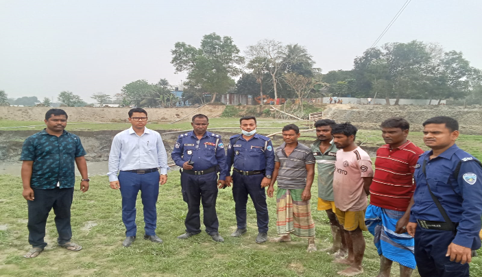 অবৈধ মাটি কাটার বিরুদ্ধে কসবা প্রশাসনের অভিযান, জরিমানা ১ লাখ