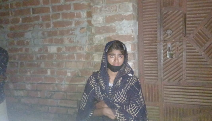 বগুড়ায় বিয়ের দাবিতে প্রেমিকার অনশন, প্রেমিক পলাতক