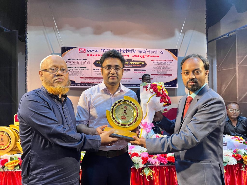 ডিজিটাল সাংবাদিকতায় বিশেষ অবদানের স্বীকৃতি পেলেন অমৃত মলঙ্গি