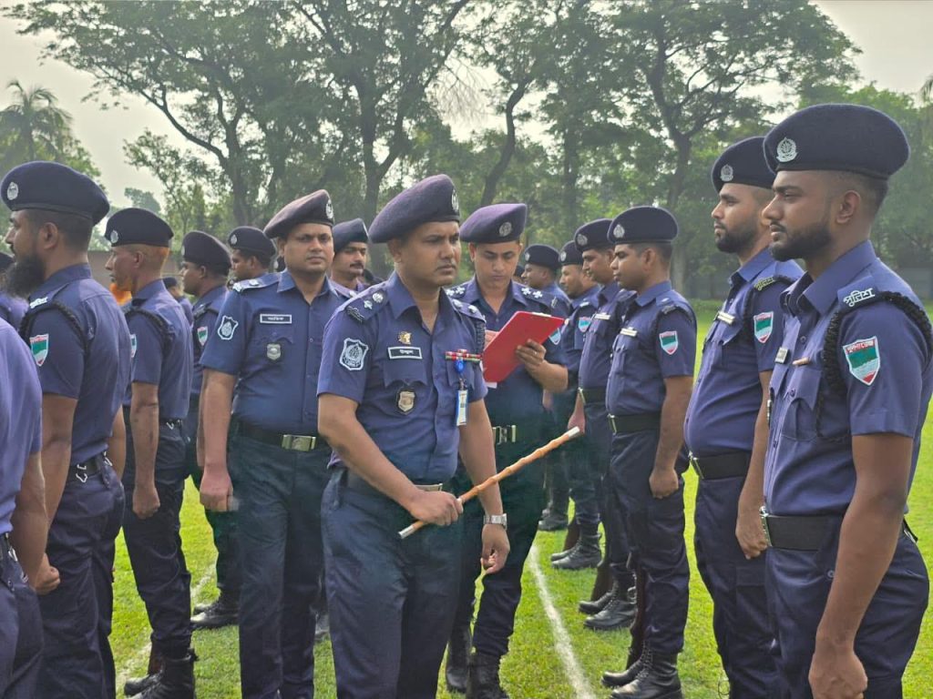 মেহেরপুর জেলা পুলিশের সাপ্তাহিক মাস্টার প্যারেড অনুষ্ঠিত