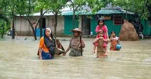 বন্যায় ৫৬ জনের মৃত্যু, আশ্রয়কেন্দ্রে ১০ হাজারের বেশি মানুষ